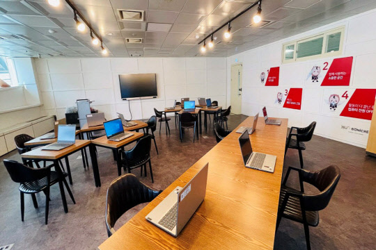 웹젠과 성남시가 협력해 운영하는 '청소년 코딩 공작소 위드 웹젠' 공간. 웹젠 제공.